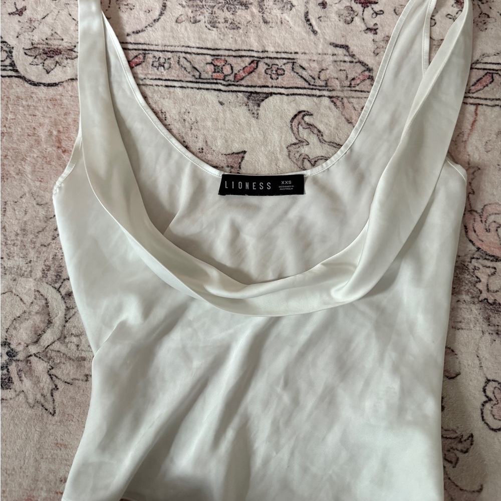 Lioness Deep U shirt